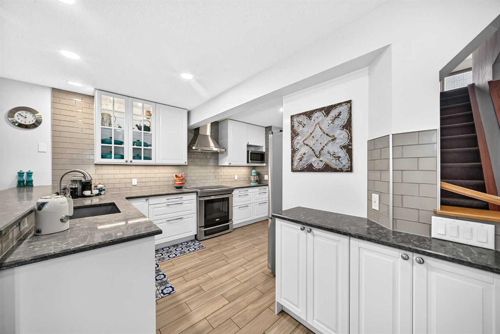 Picture for 7919 Cougar Ridge Avenue SW
