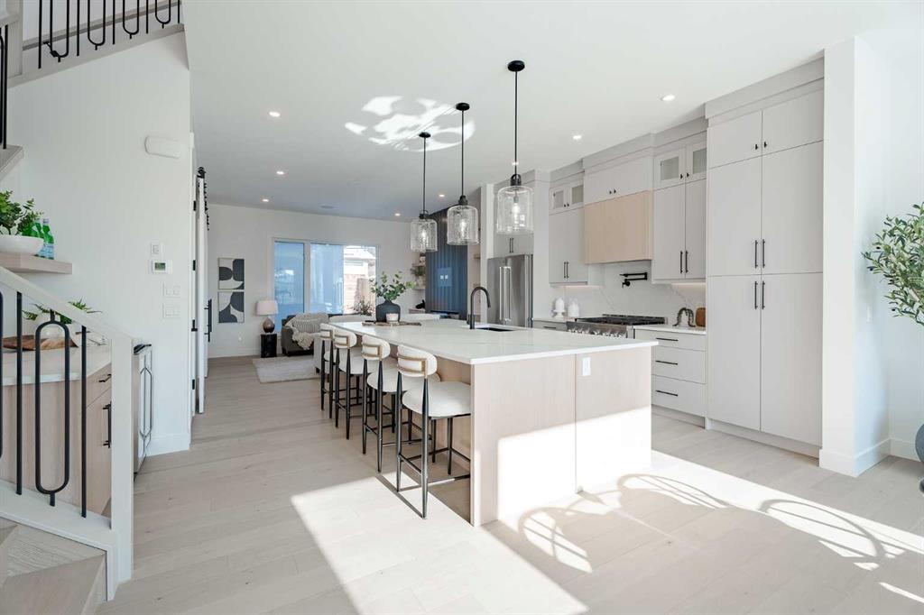 Picture for 44 Collingwood Place NW