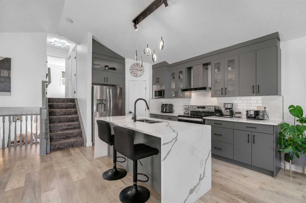 Picture for 279 Covehaven View NE