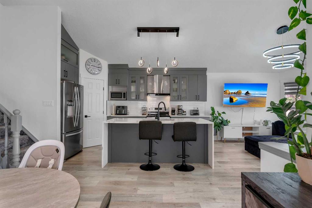 Picture for 279 Covehaven View NE