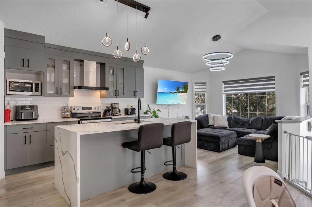Picture for 279 Covehaven View NE