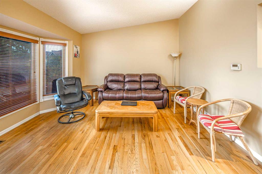 Picture for 28 Hawkcliff Place NW