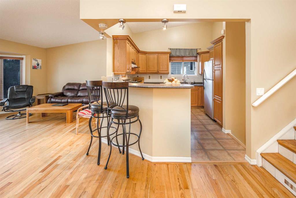 Picture for 28 Hawkcliff Place NW