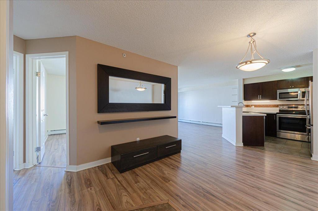 Picture for 1424, 8810 Royal Birch Boulevard NW