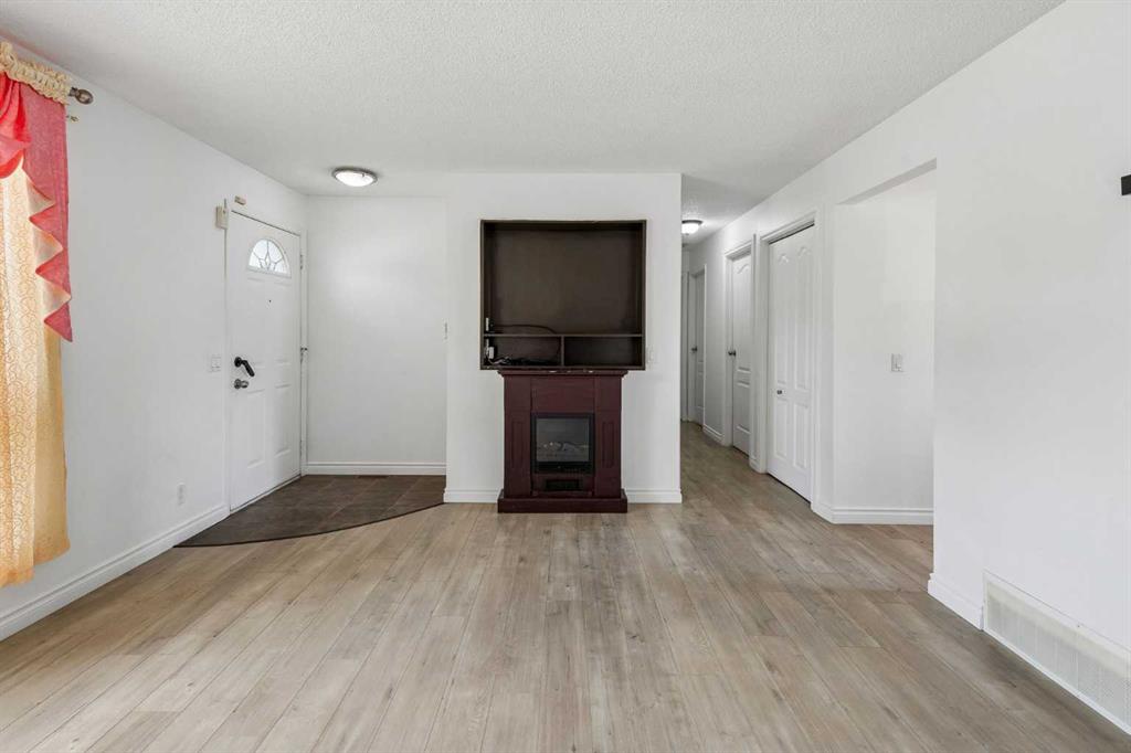 Picture for 83 Appletree Close SE