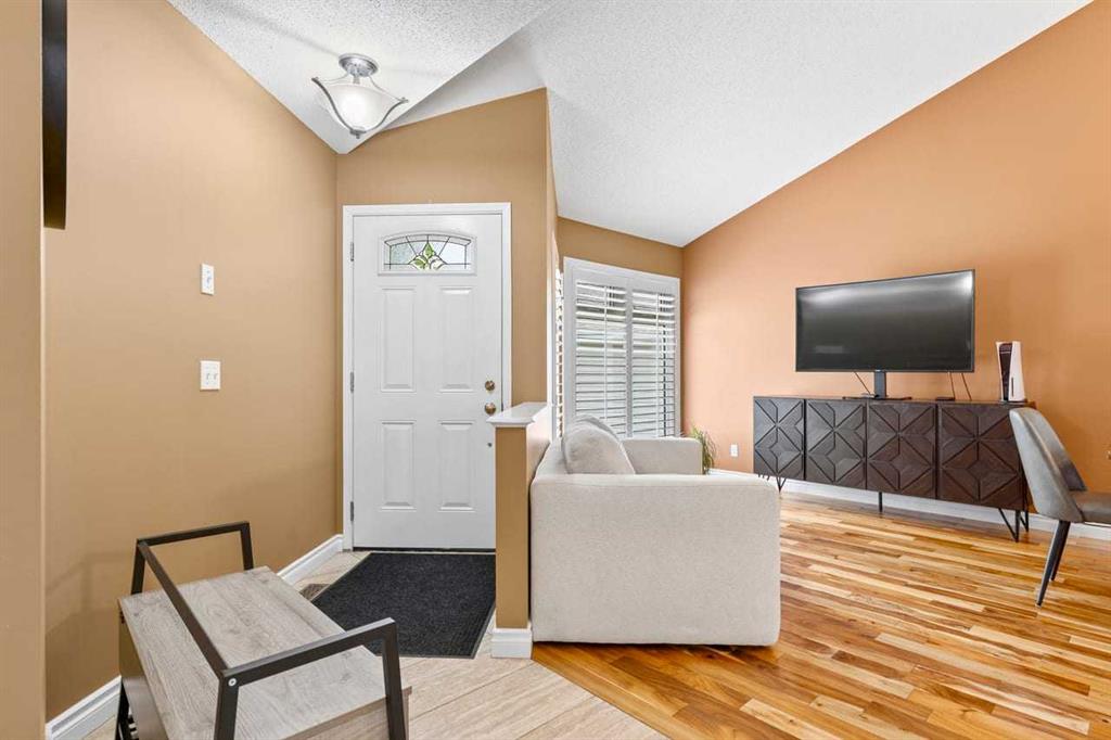 Picture for 152 Douglas Glen Mews SE