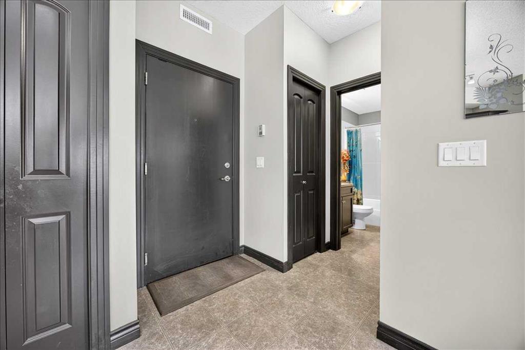 Picture for 218, 30 Royal Oak Plaza NW