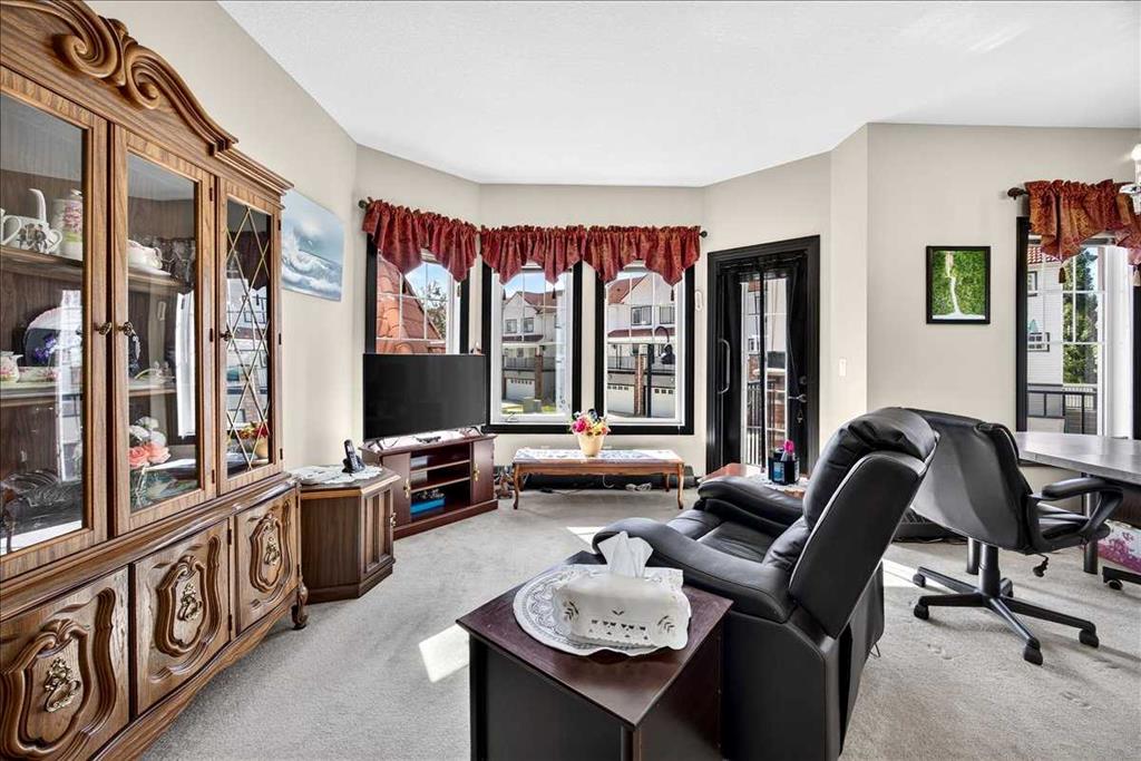 Picture for 218, 30 Royal Oak Plaza NW