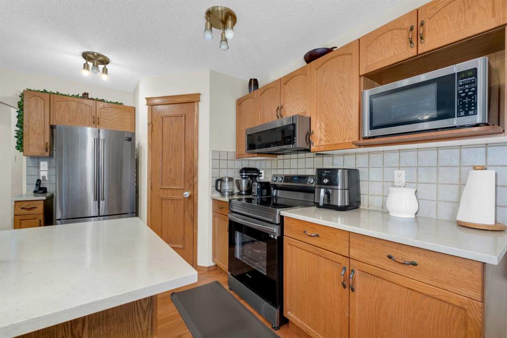 Picture for 373 Bridlewood Avenue SW