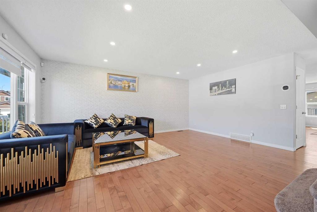 Picture for 33 Saddlecrest Close NE