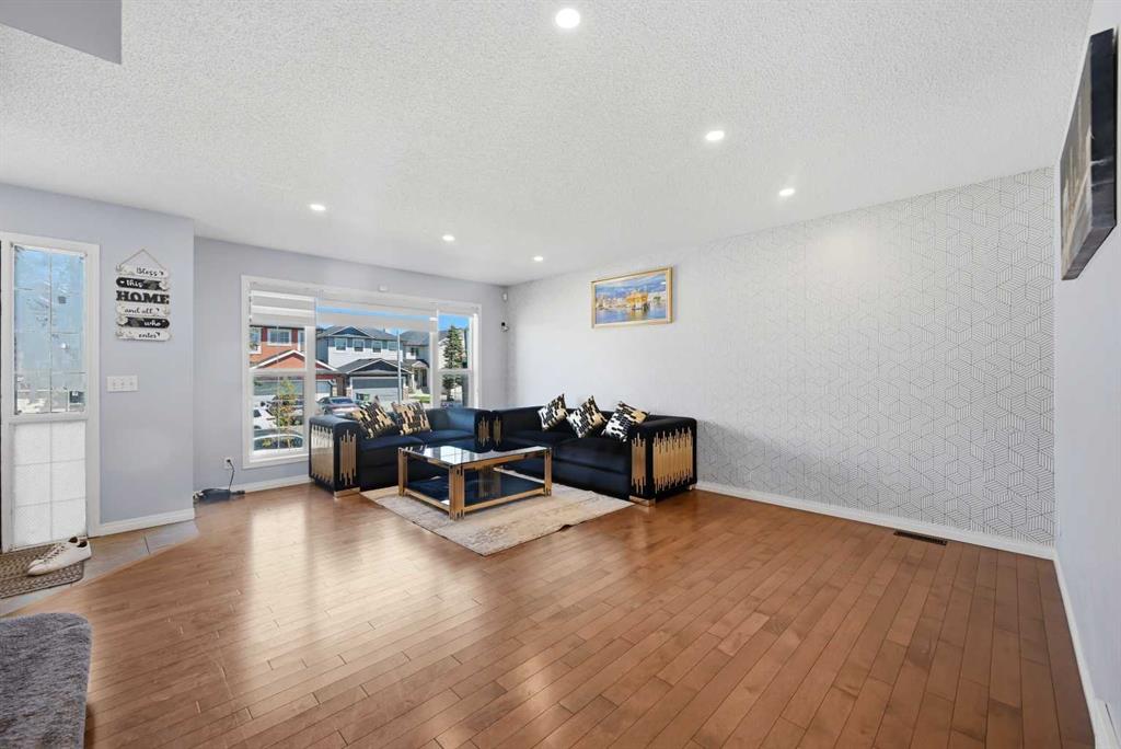 Picture for 33 Saddlecrest Close NE