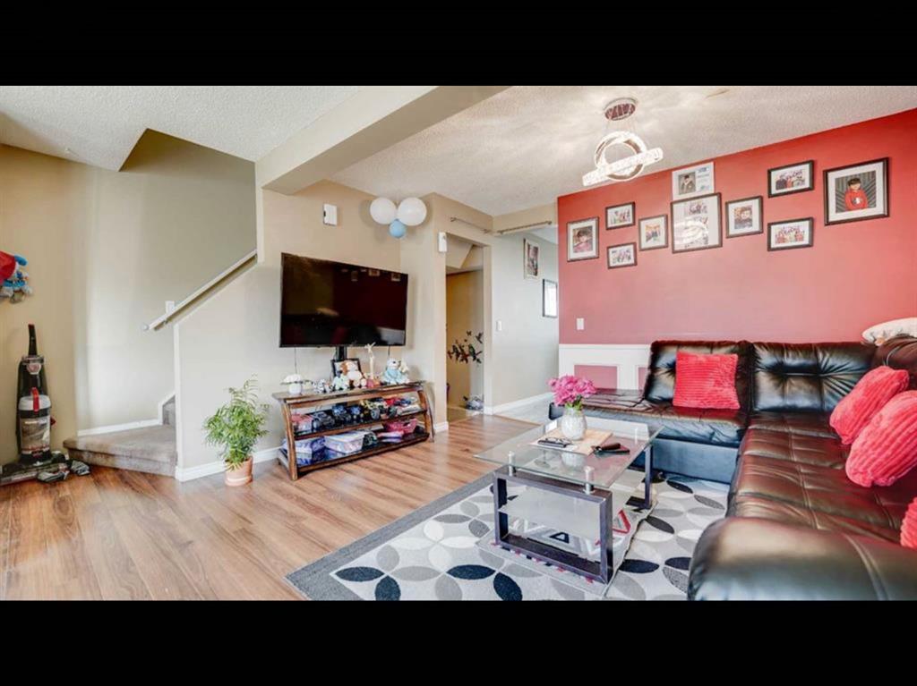 Picture for 95 Castlegreen Close NE