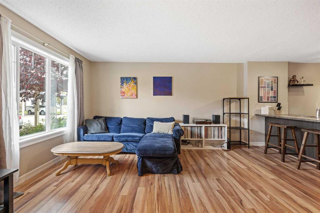 Picture for 5, 133 Copperpond Heights SE