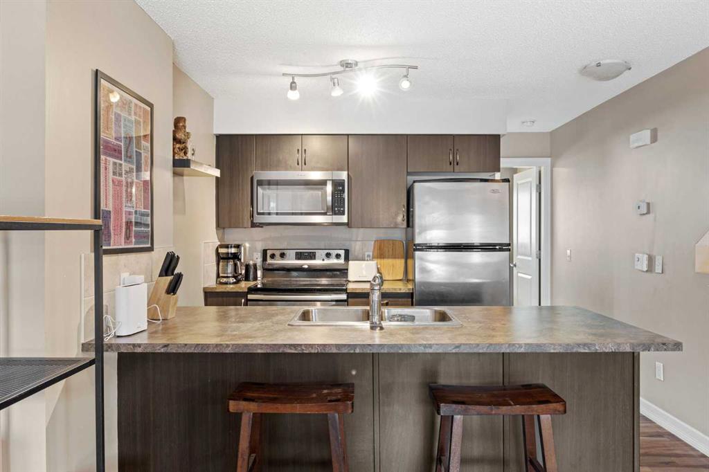 Picture for 5, 133 Copperpond Heights SE