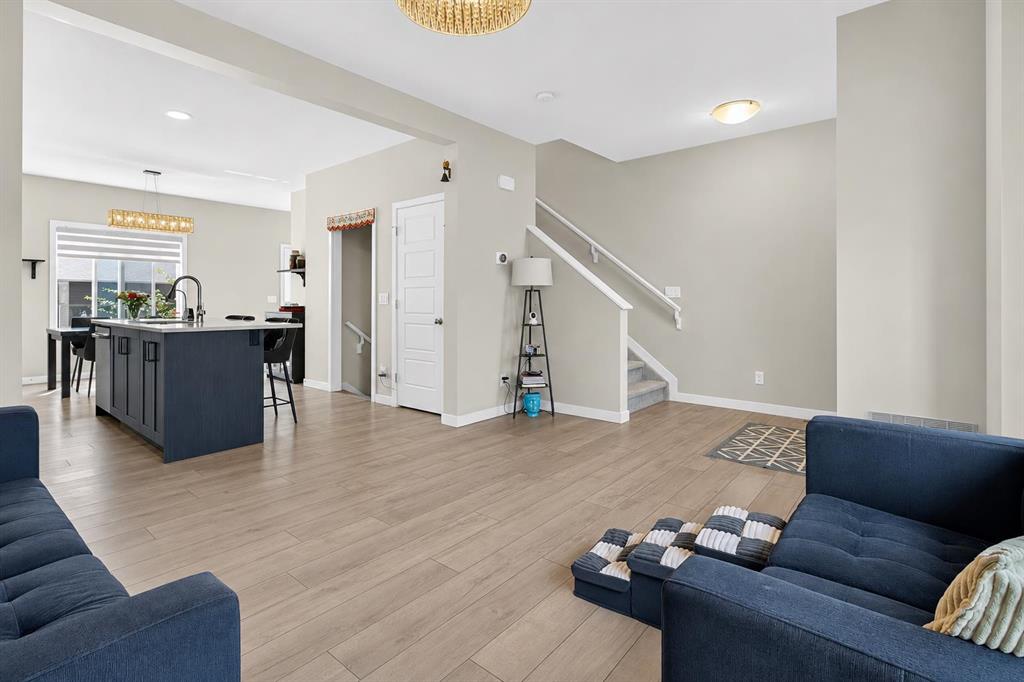 Picture for 1079  Lanark Boulevard SE