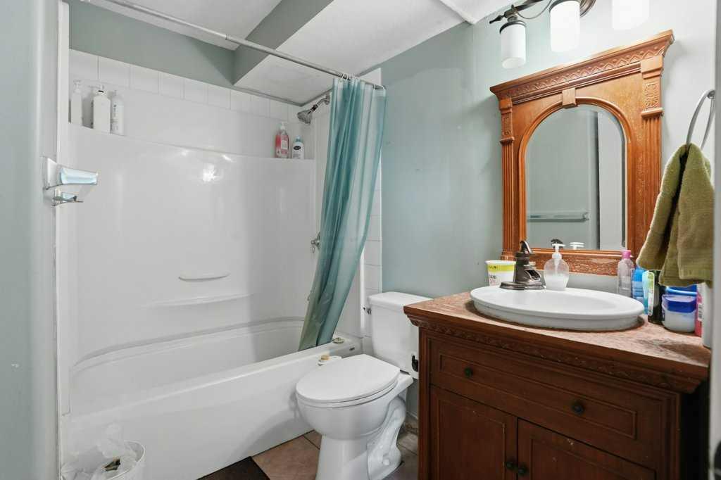 Picture for 53 Saddlecrest Place NE