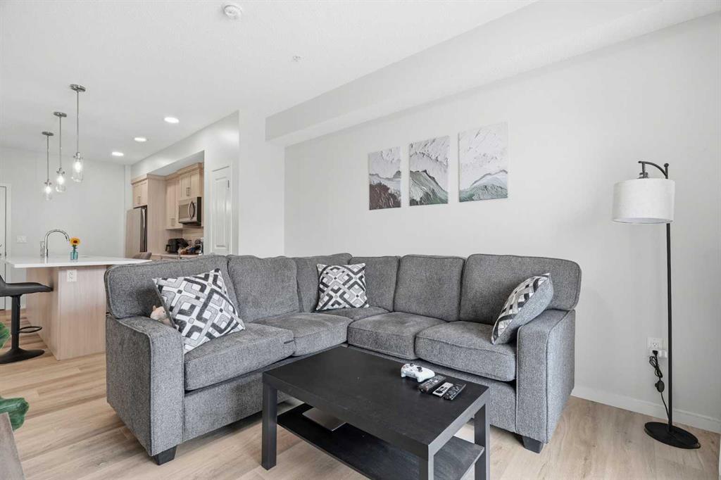 Picture for 3207, 33 Carringham Gate NW