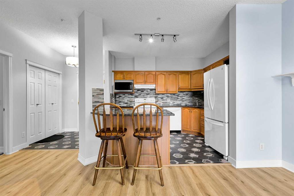 Picture for 321, 5201 Dalhousie Drive NW