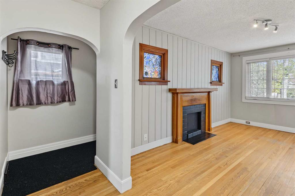 Picture for 319 11 Avenue NE