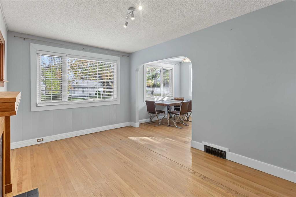 Picture for 319 11 Avenue NE