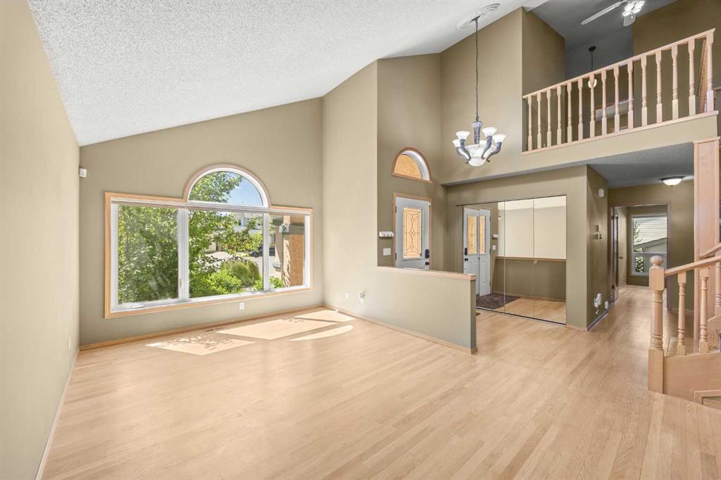 Picture for 46 Sandalwood Heights NW