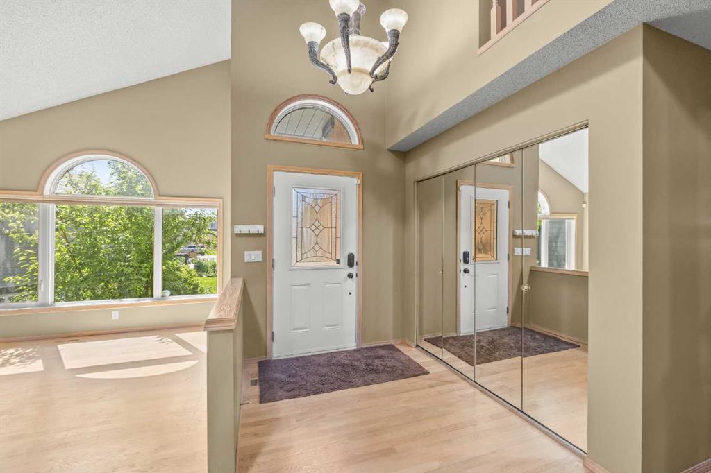 Picture for 46 Sandalwood Heights NW