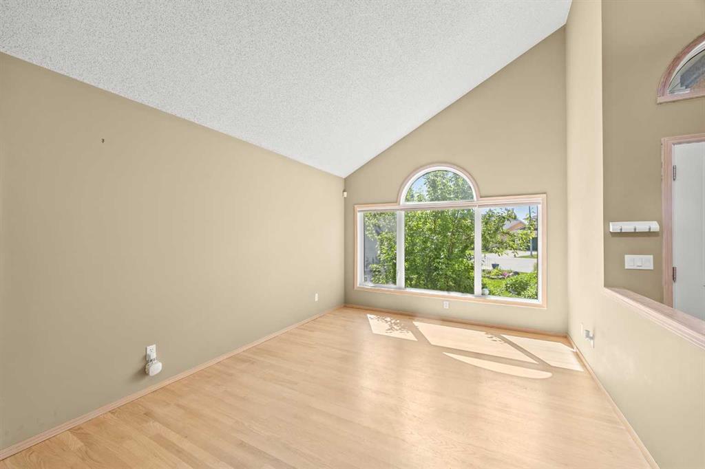 Picture for 46 Sandalwood Heights NW