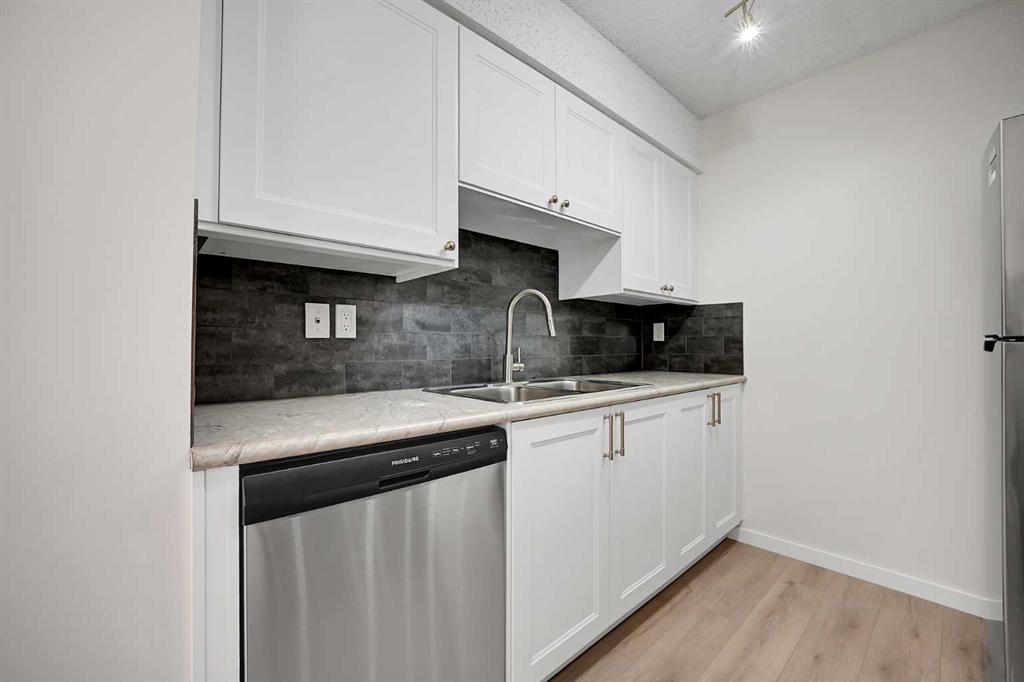 Picture for 1402, 544 Blackthorn Road NE