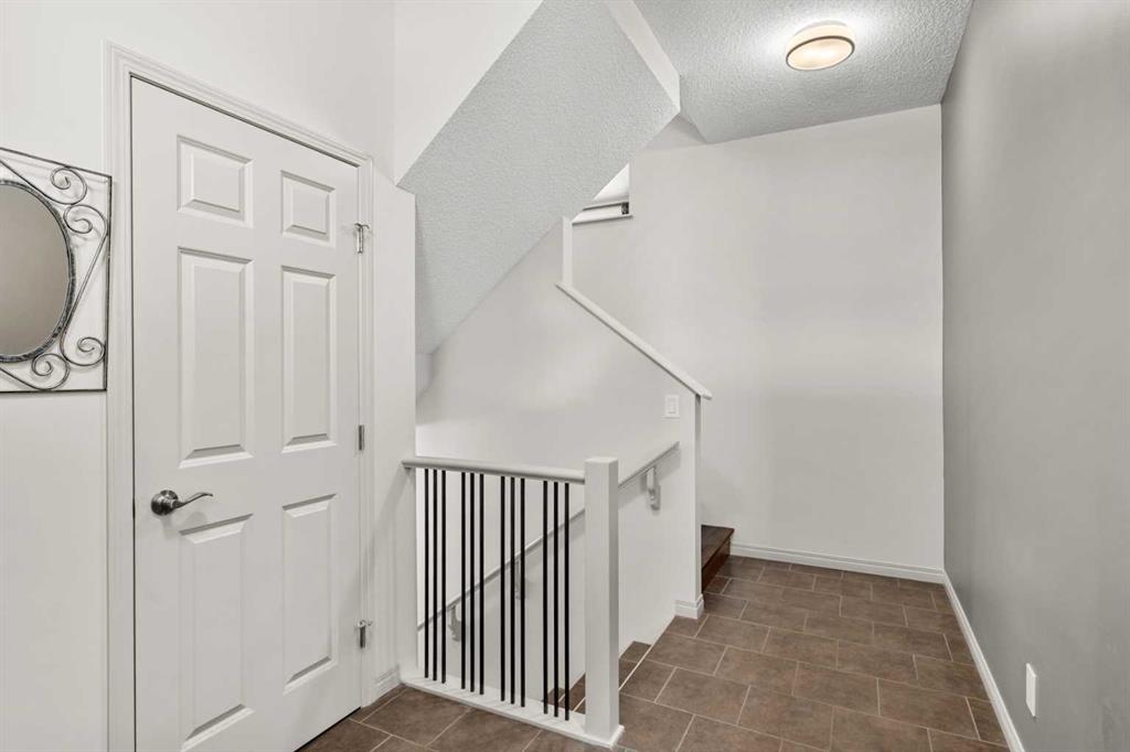 Picture for 158 Skyview Point Crescent NE