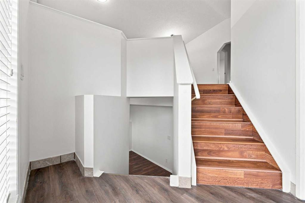 Picture for 11 Martin Crossing Rise NE