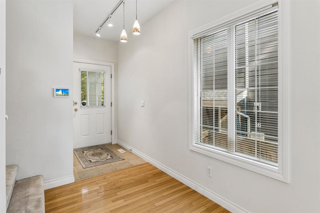 Picture for 16 Varsity Estates Gardens NW