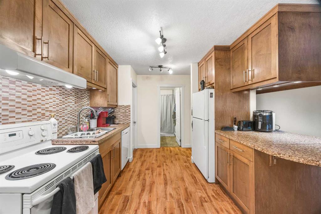Picture for 102, 3103 Blakiston Drive NW