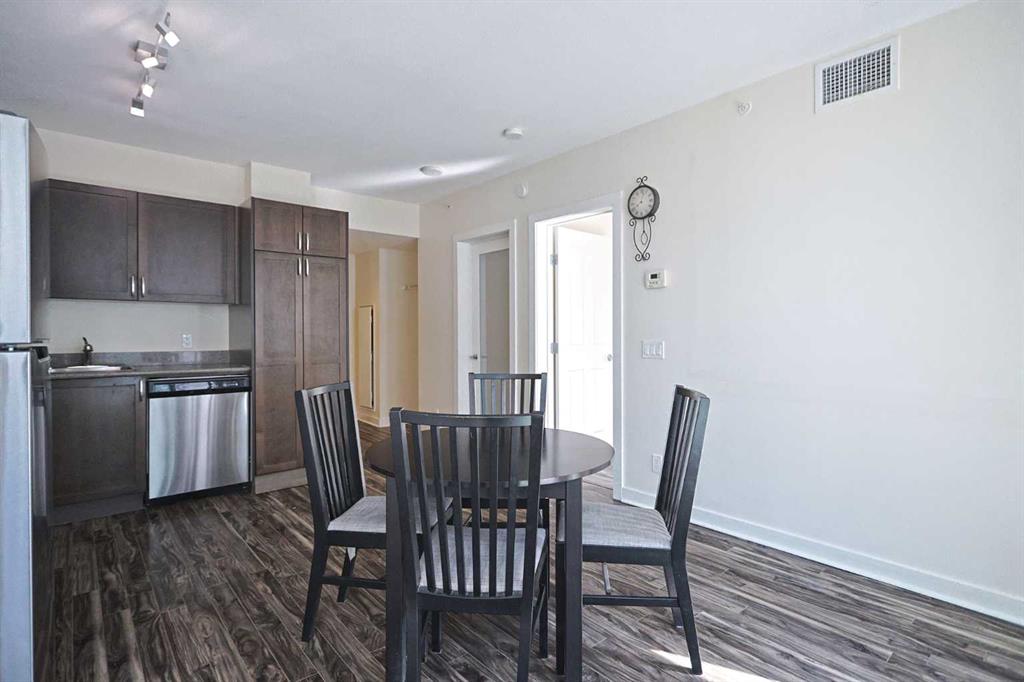 Picture for 904, 10 Brentwood Common NW