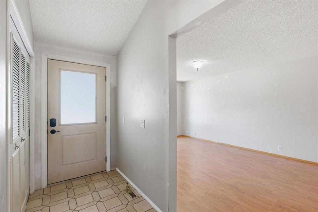 Picture for 39 Woodglen Way SW