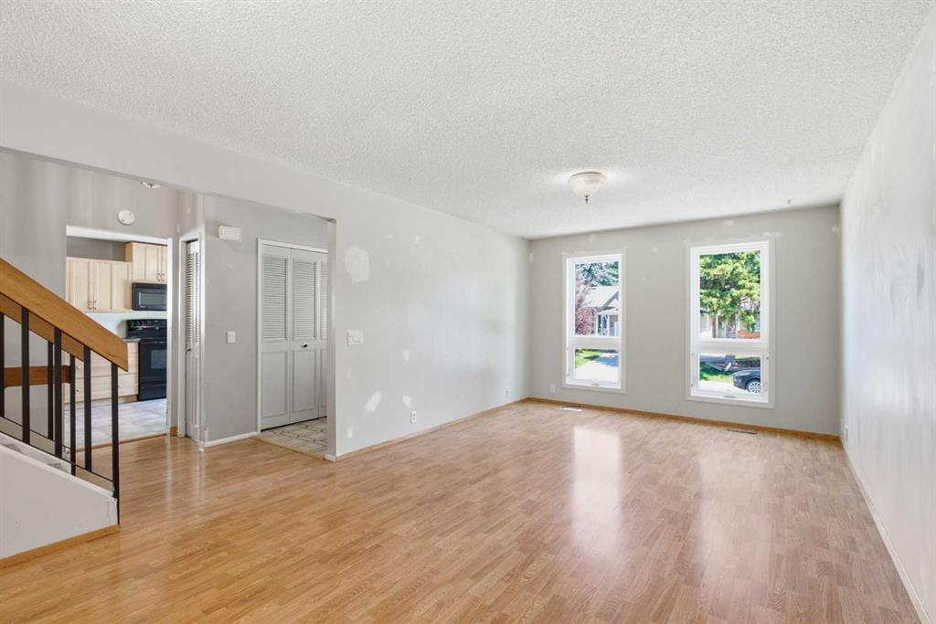 Picture for 39 Woodglen Way SW
