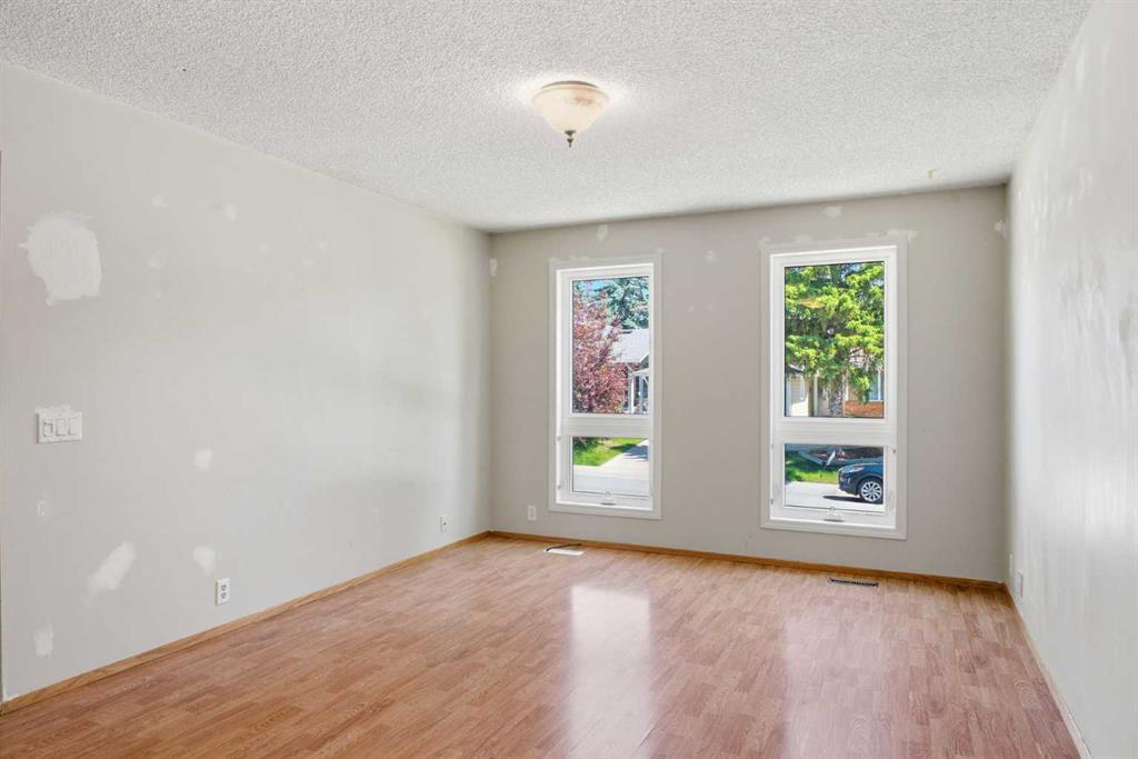Picture for 39 Woodglen Way SW