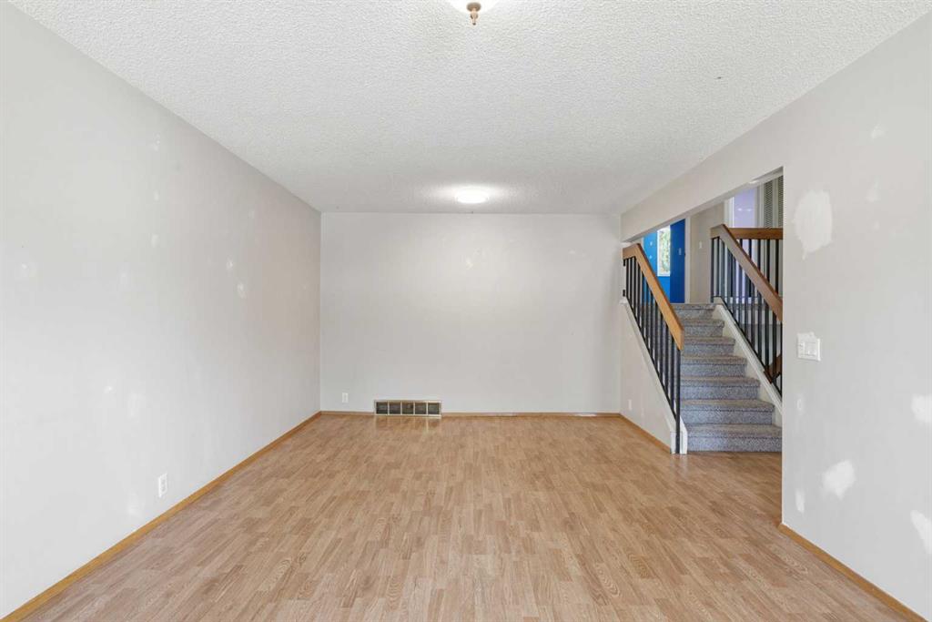 Picture for 39 Woodglen Way SW