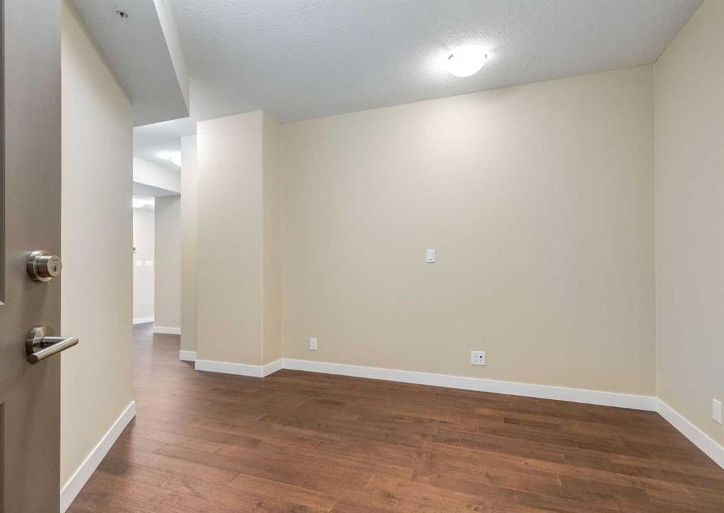 Picture for 408, 32 Varsity Estates Circle NW