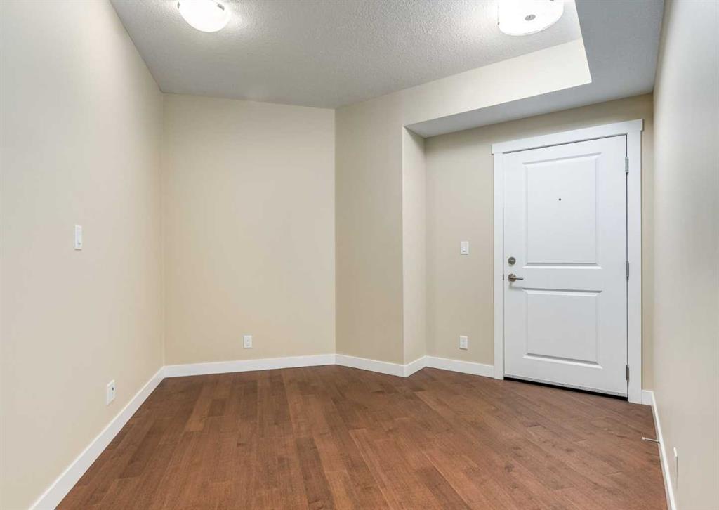 Picture for 408, 32 Varsity Estates Circle NW