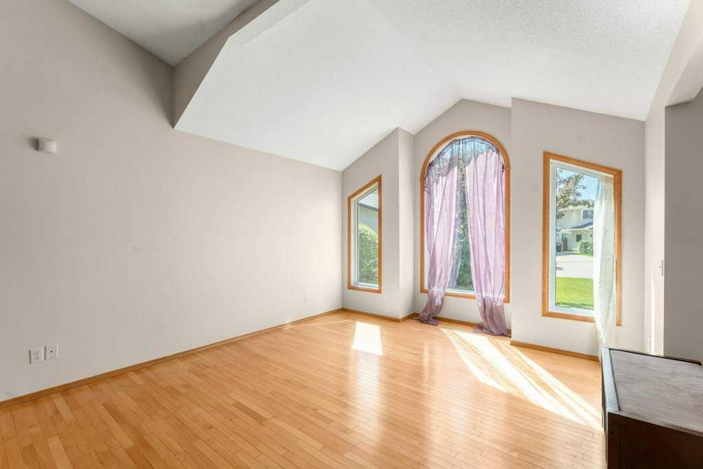Picture for 44 Hawkstone Drive NW