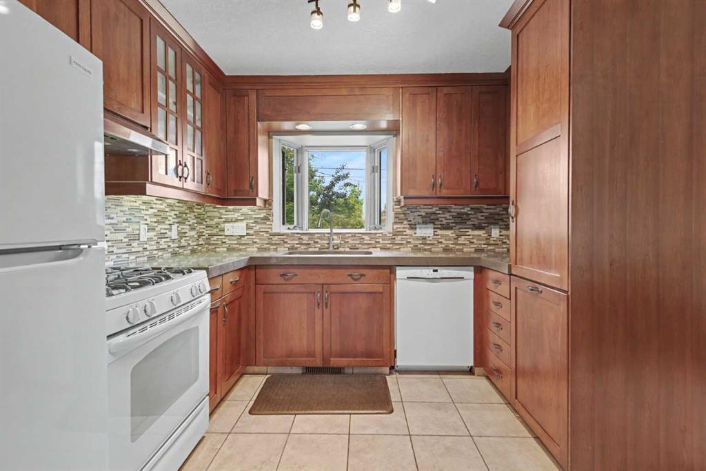Picture for 23 Arbour Crescent SE