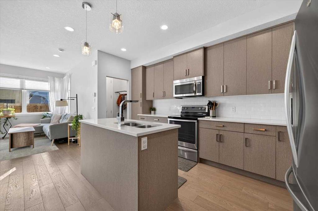 Picture for 2, 1920 25A Street SW