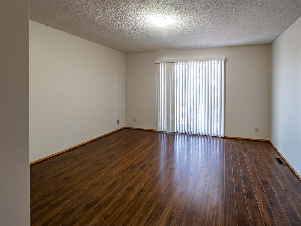 Picture for 305 Waddy LANE 