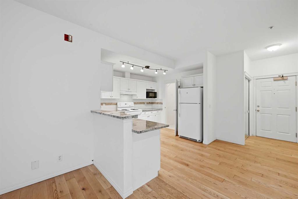 Picture for 106, 2134 Kensington Road NW