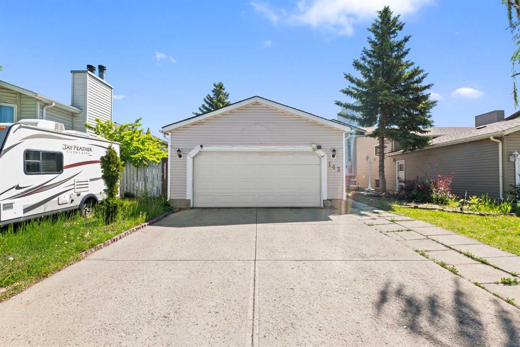 Picture for 143 Castlebrook Rise NE