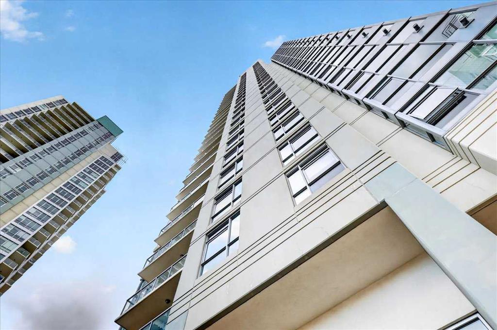Picture for 801, 77 Spruce Place SW