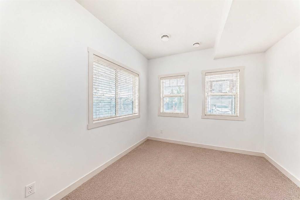 Picture for 310 Skyview Ranch Grove NE