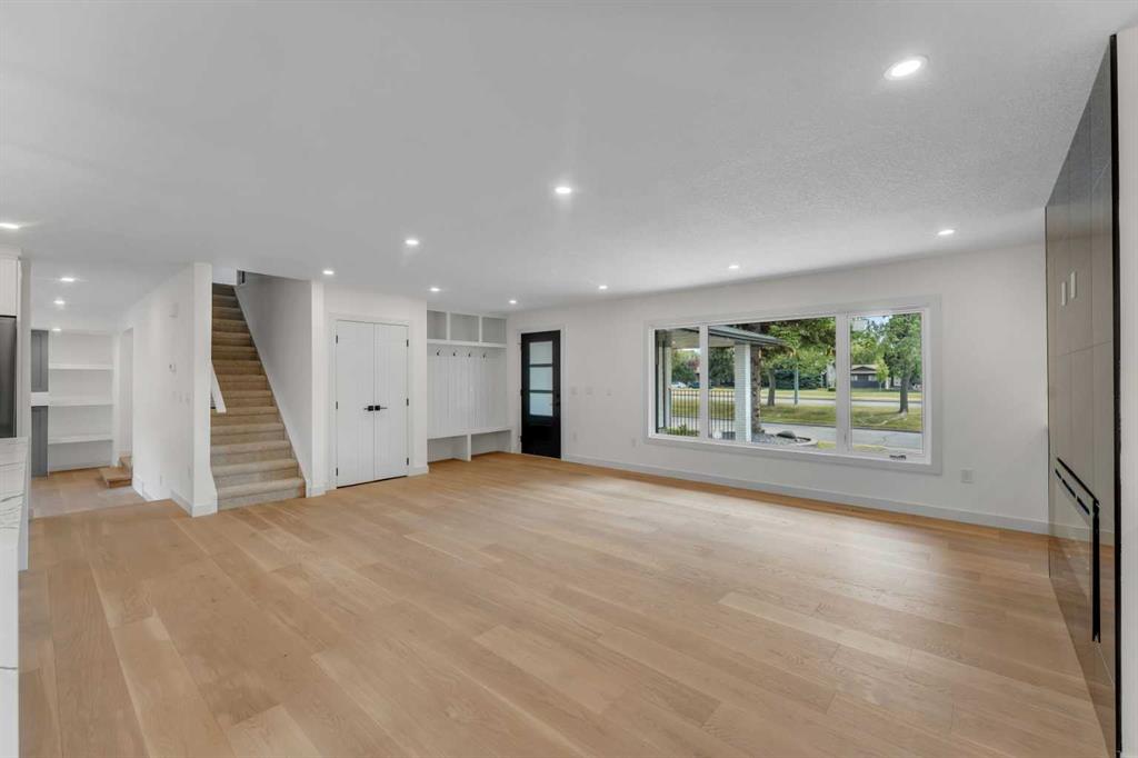 Picture for 816 Lake Ontario Drive SE