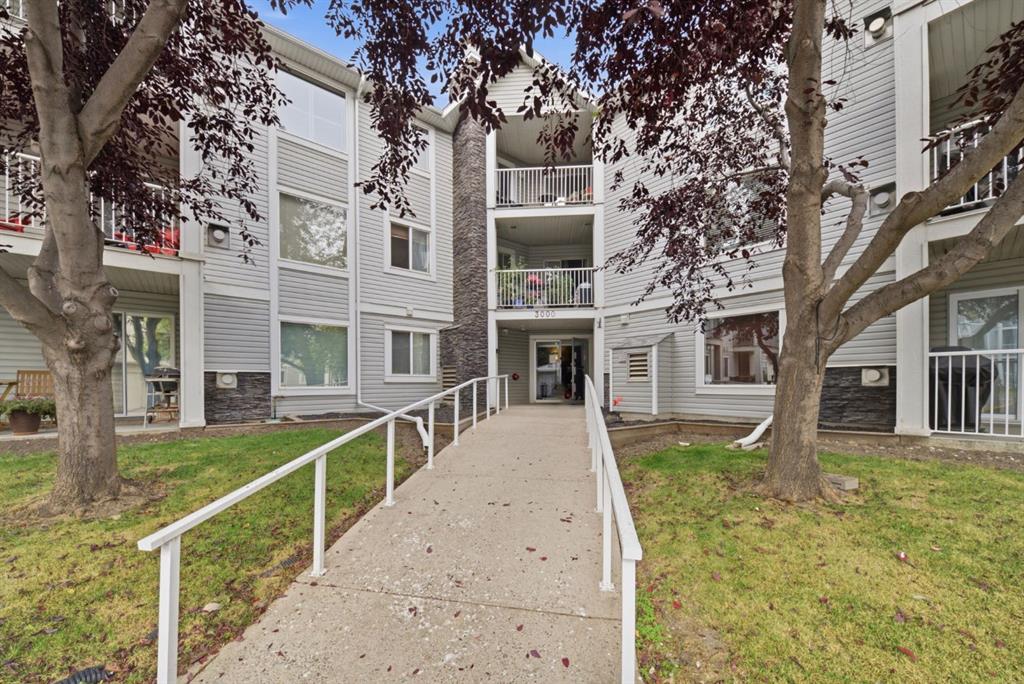 Picture for 208, 3208 Valleyview Park SE