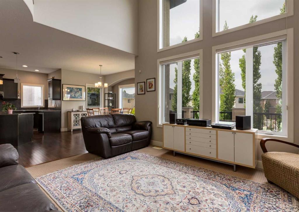 Picture for 98 Royal Ridge Mount NW
